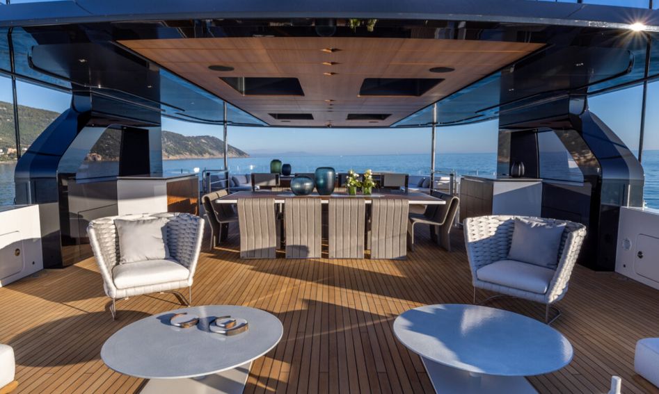 Mangusta Oceano 44, Fly Deck/Sportdeck