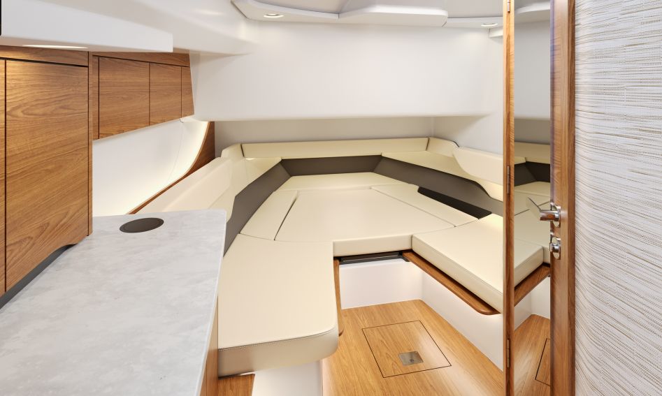 Tiara 35LS, Interior