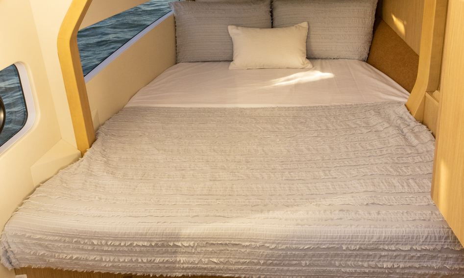 Aquila 32 Sport, Interior