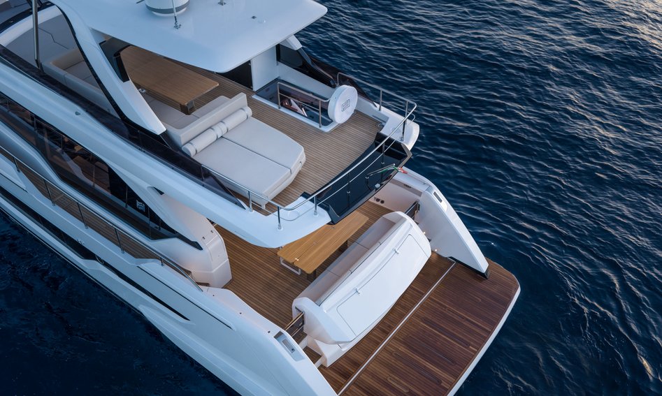 Ferretti 670 Mk2, Deck Area