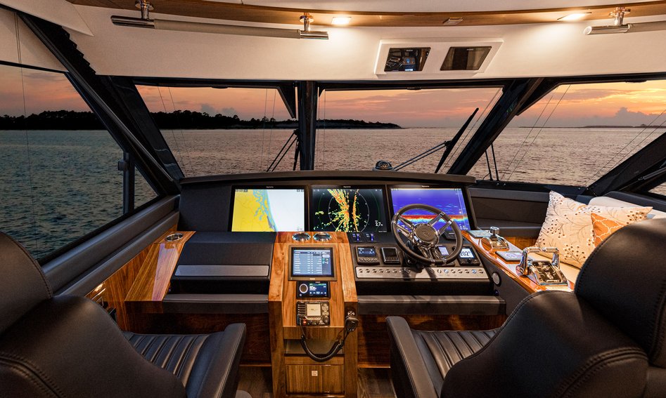 Riviera 72 Sport Motor Yacht Gen 2, Helm Station