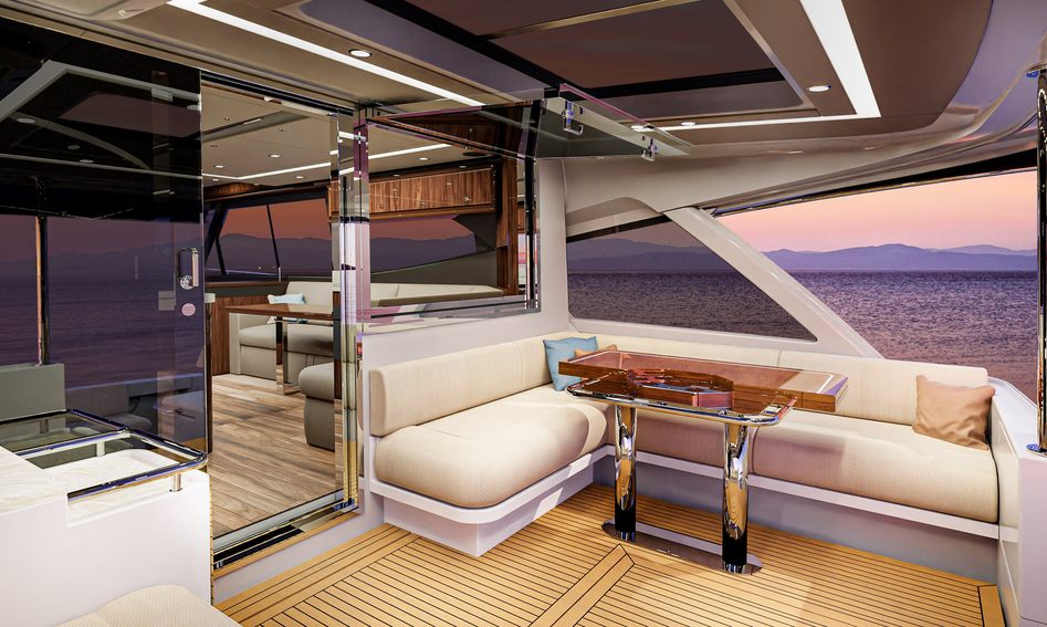 Riviera 645 SUV, Deck Area