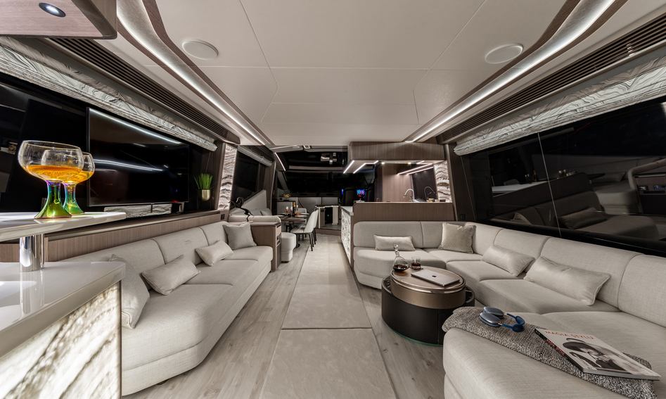 Galeon 800 Fly, Interior