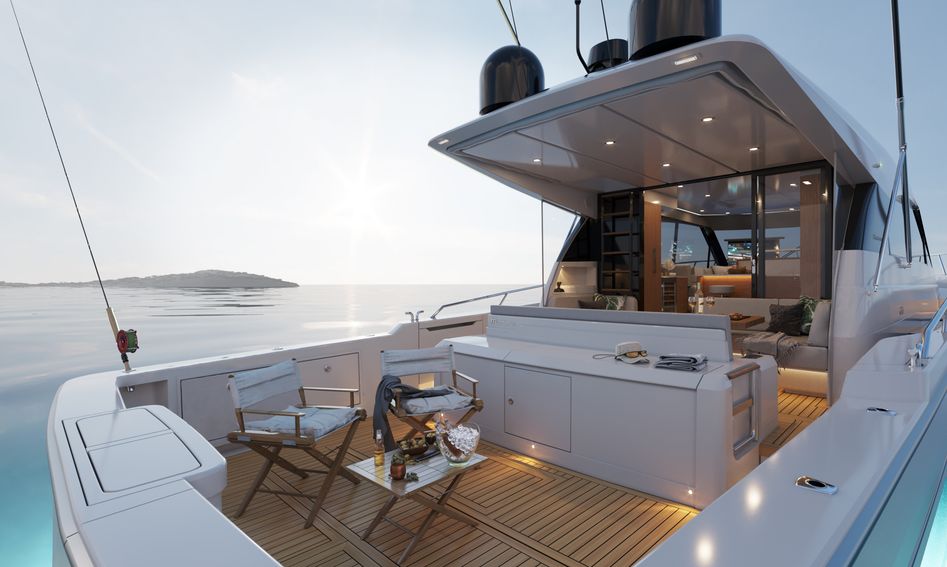 Maritimo S600, Deck Area