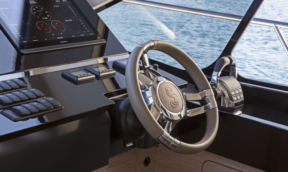 Beneteau Monte Carlo 52, Helm Station