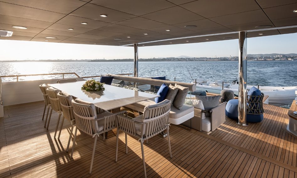 Numarine 40MXP, Deck Area