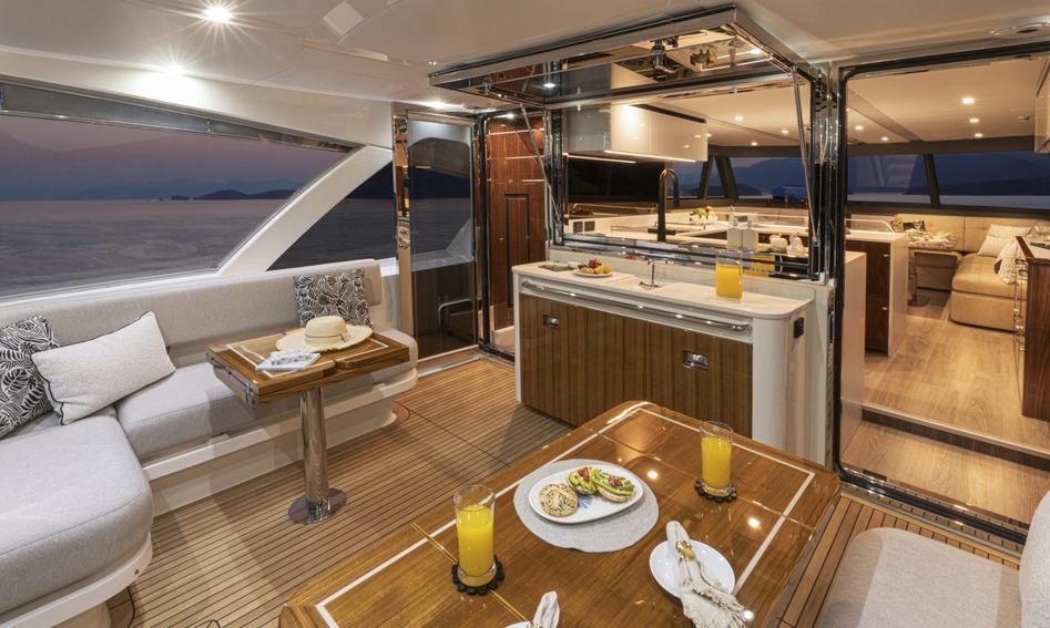Riviera 72 Sports Motor Yacht Series II Gen 3, Deck Area