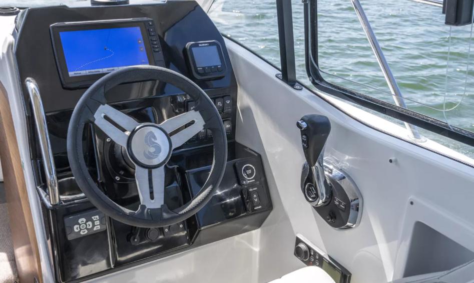 Beneteau Yachts Antares 7 Fishing , Helm Station