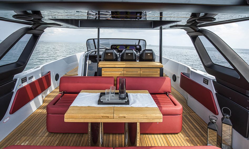 Cranchi A46 Luxury Tender, Deck Area