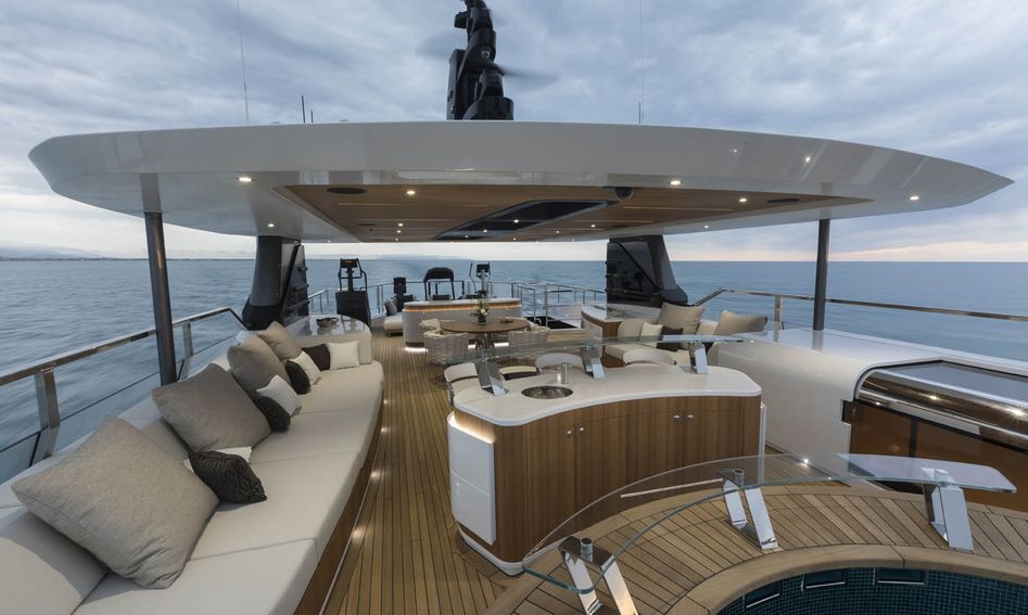 Mangusta Oceano 50, Fly Deck/Sportdeck