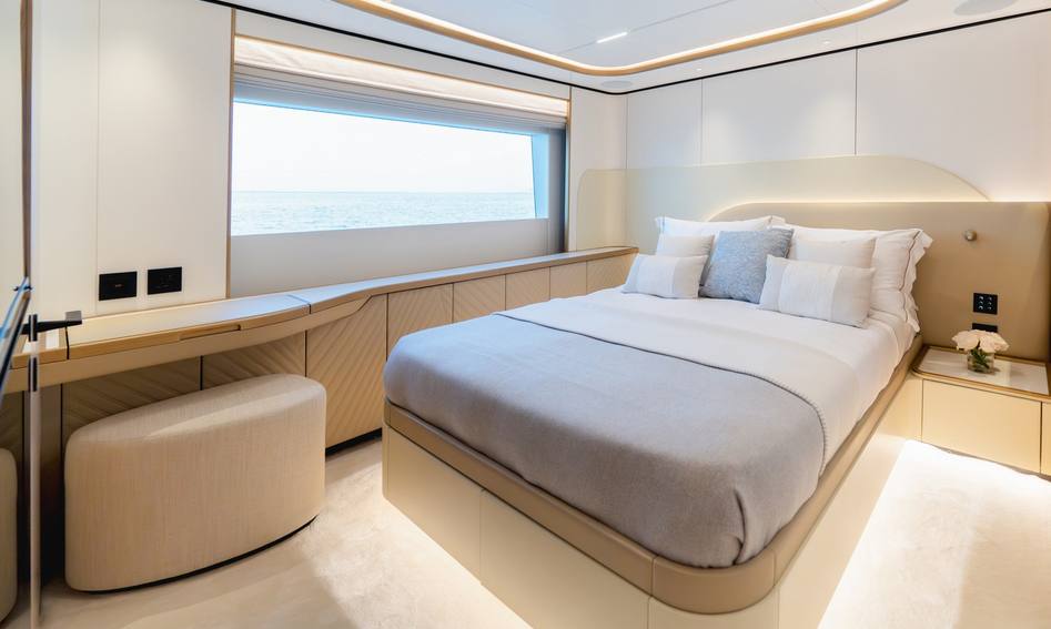 Gulf Craft Majesty 100 Terrace , Accommodation