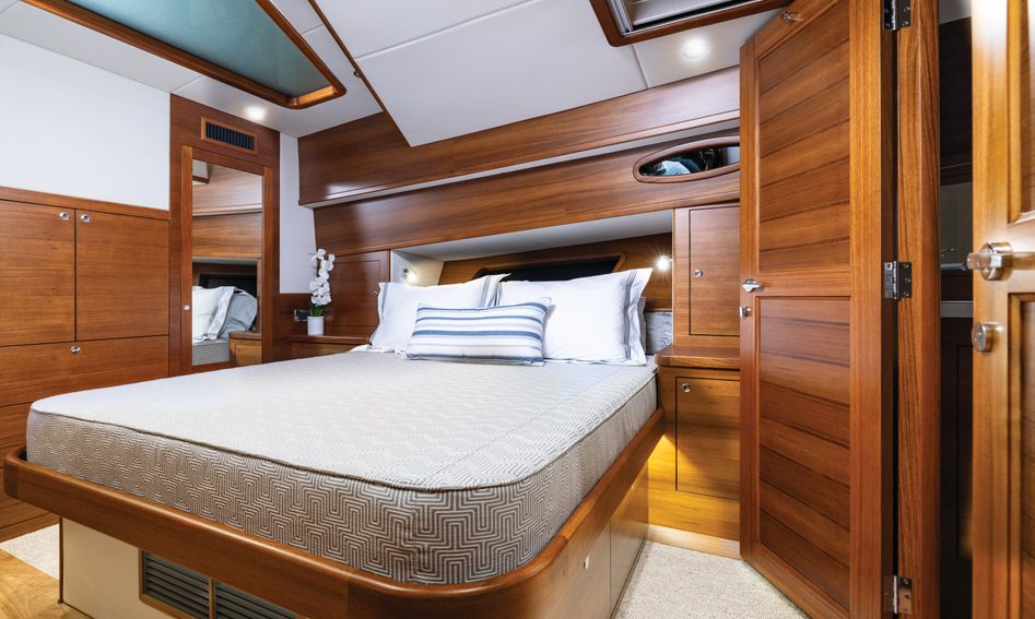 Grand Banks GB62 Flybridge, Accommodation
