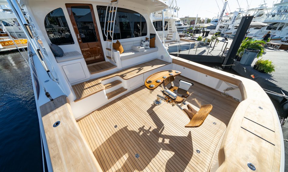 Viking 74C Gen 2, Deck Area