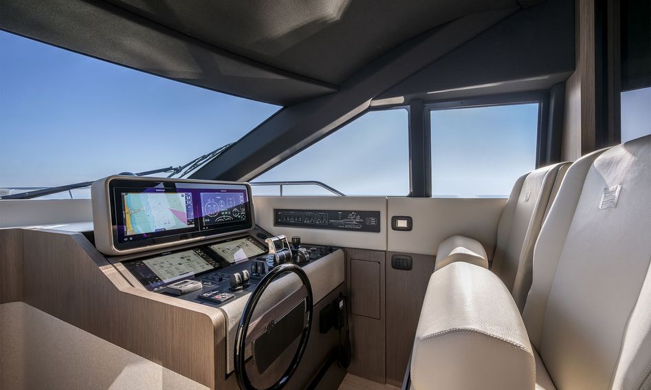 Ferretti 720 Mk3, Interior