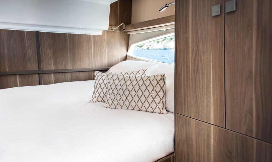 Sealine S330, Accommodation