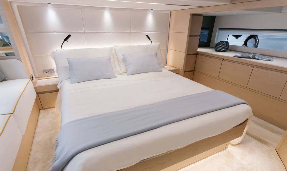 Solaris Power 52 Open ST , Accommodation