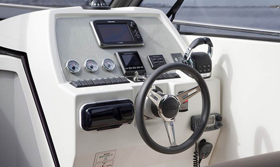 Rodman Spirit 31 Open Gen 1, Helm Station