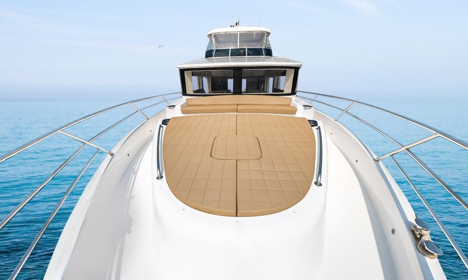 Gulf Craft Majesty 62 M, Deck Area