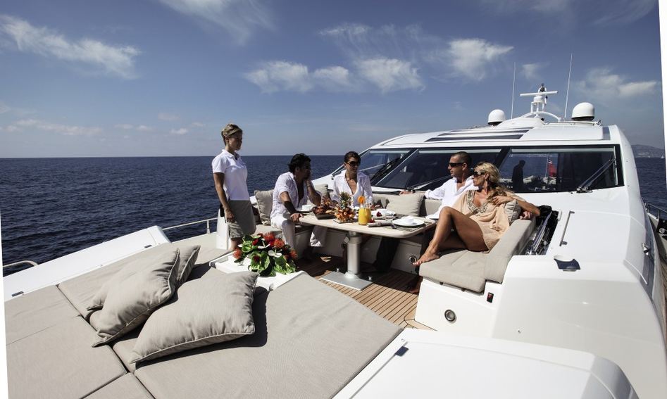 Sunseeker Predator 84, Deck Area