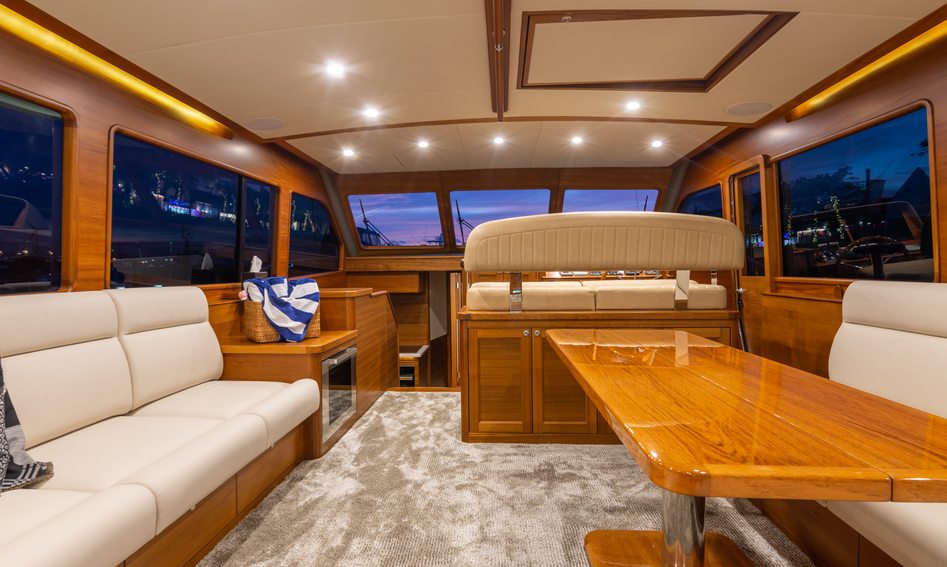 Grand Banks 54, Interior