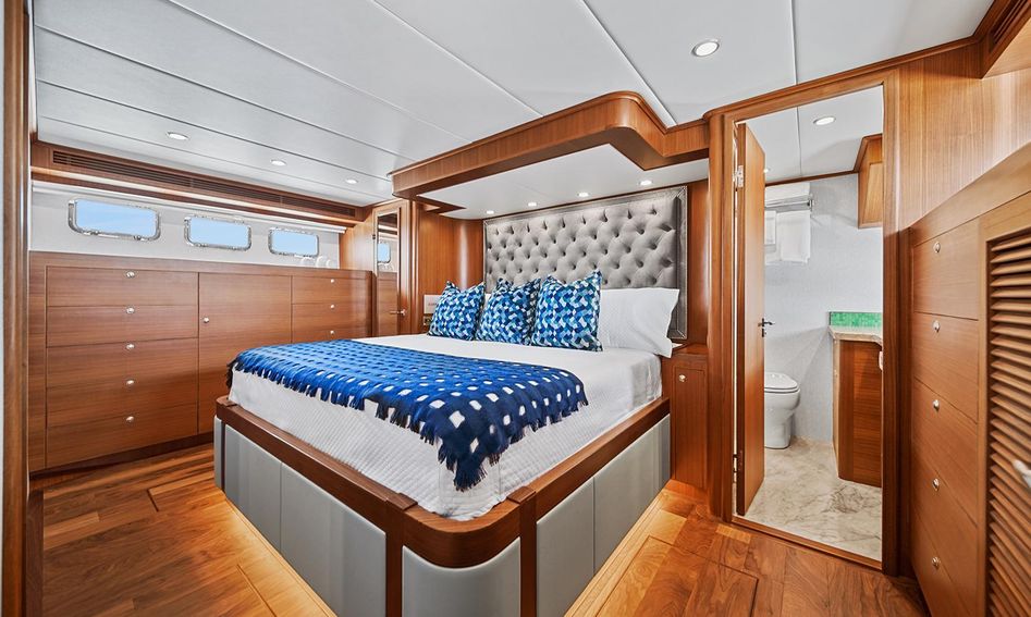 Outer Reef 670 Azure Sport Yacht, Accommodation