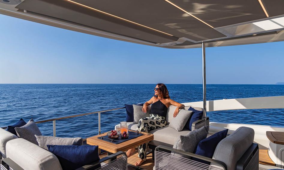 Absolute Navetta 53 , Deck Area