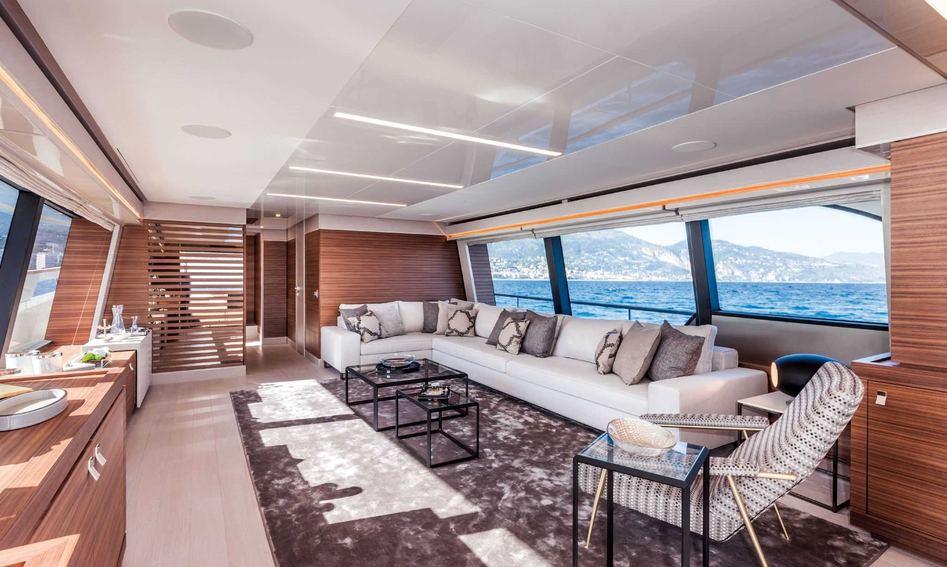 Custom Line Navetta 28, Interior