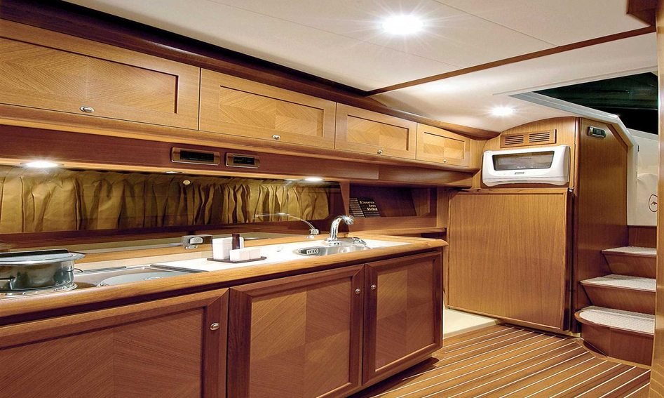 Mochi Craft Dolphin 44, Interior