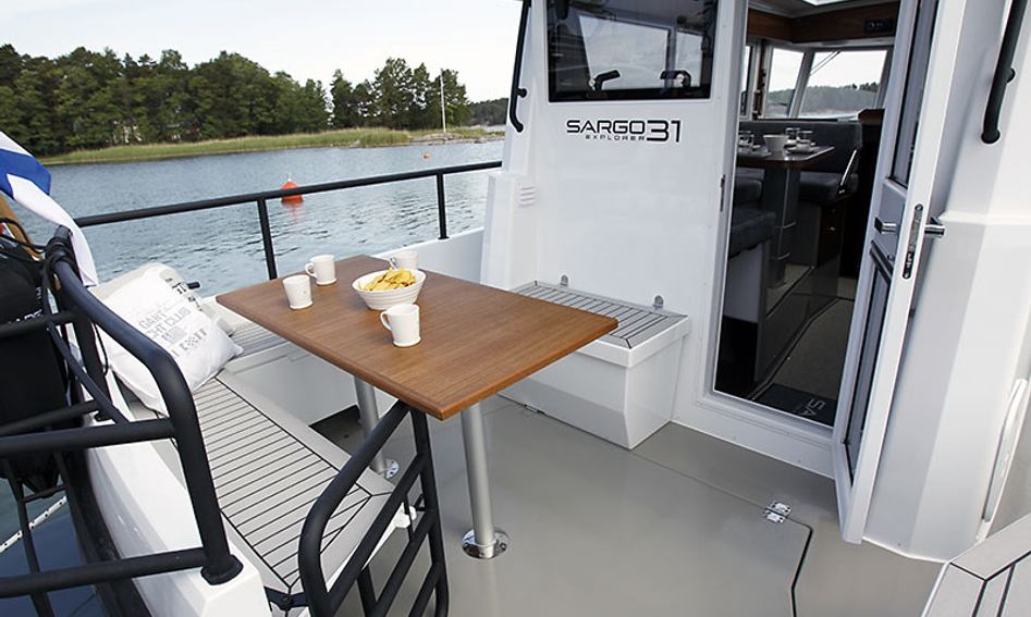 Sargo 31 Explorer, Deck Area