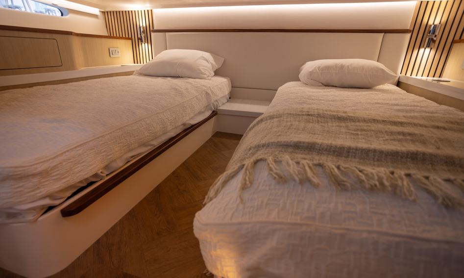 Regal 43 SAV , Accommodation
