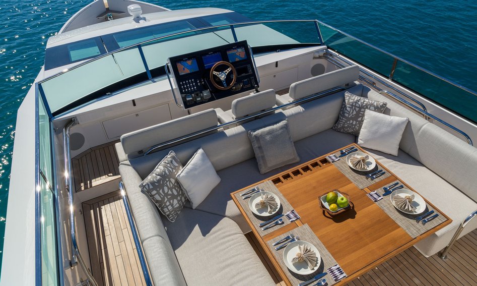 Delta Powerboats Delta 88 Carbon, Fly Deck/Sportdeck