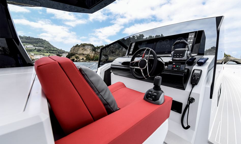 Fiart Seawalker 43, Helm Station