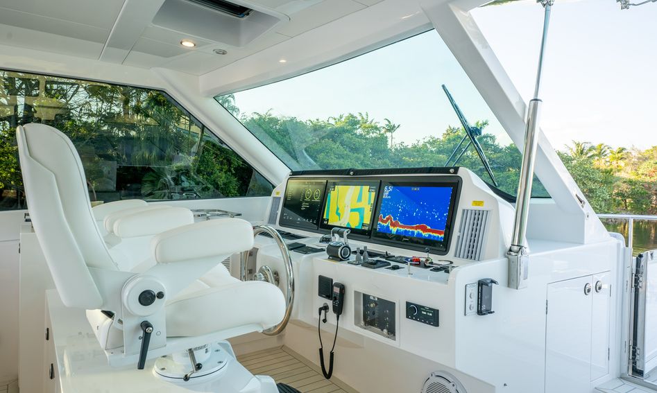 Horizon PC60 Mk4, Helm Station
