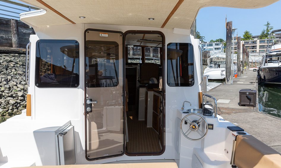 Ranger Tugs R-31 S, Deck Area