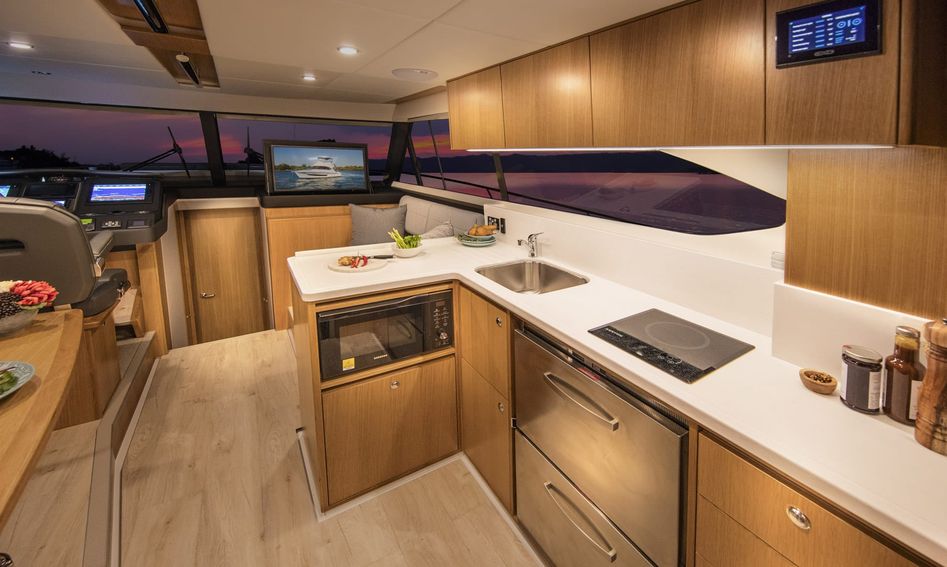 Riviera 39 Open Flybridge, Interior