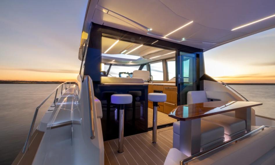 Tiara Yachts EX54 , Deck Area