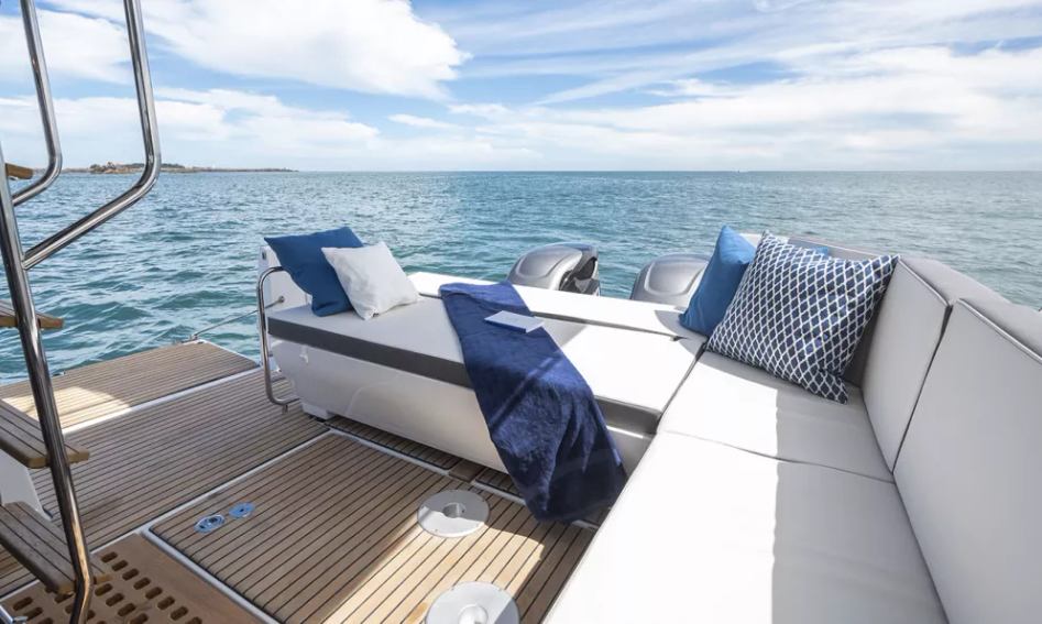 Beneteau Yachts Antares 11 Fly Gen 2, Deck Area