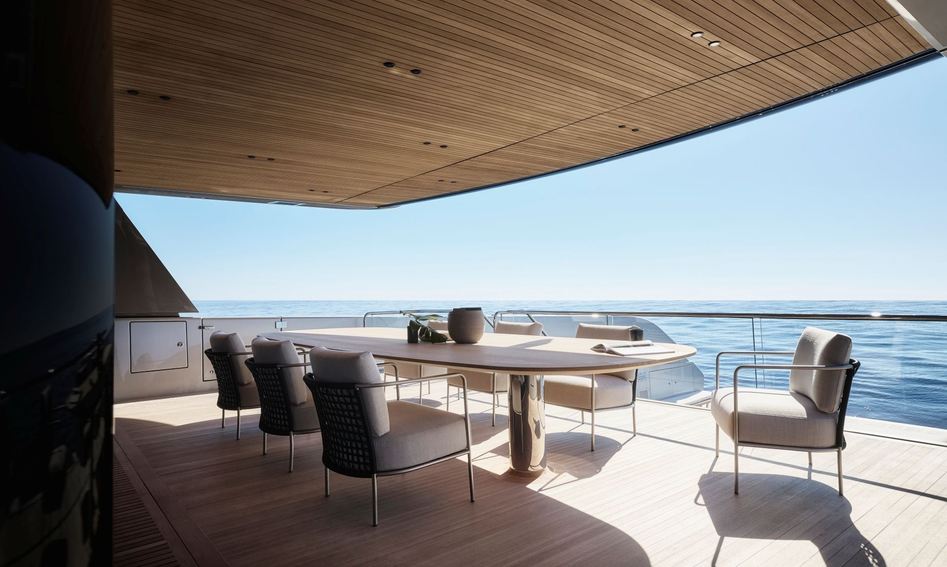 Sanlorenzo SX120, Deck Area