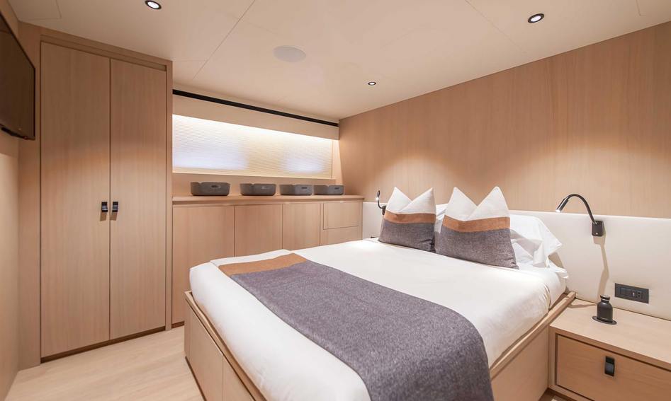 Outer Reef 27 Crossover , Accommodation