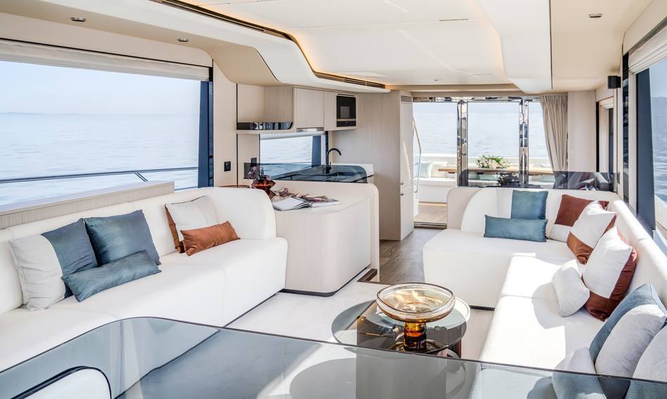 Gulf Craft Majesty 65 , Interior