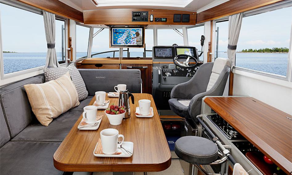 Sargo 33 Explorer, Helm Station