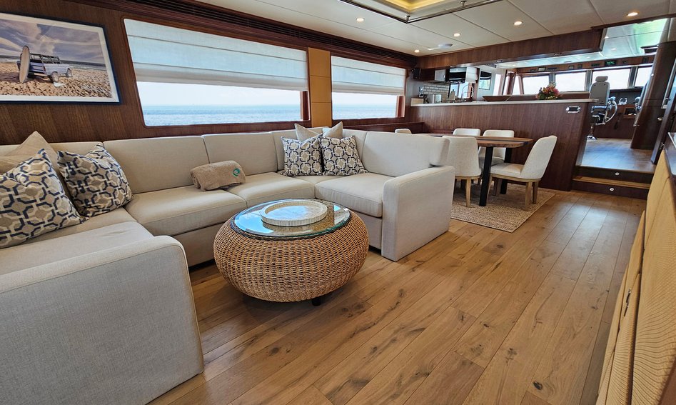 Outer Reef 830 Motoryacht, Interior