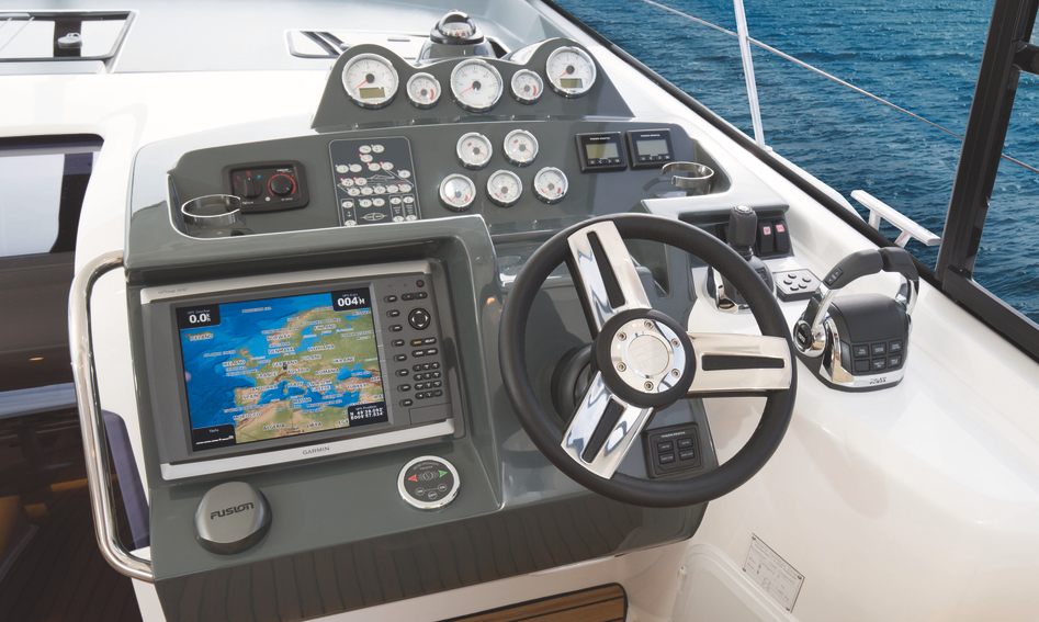 Bavaria S40 Open, Helm Station