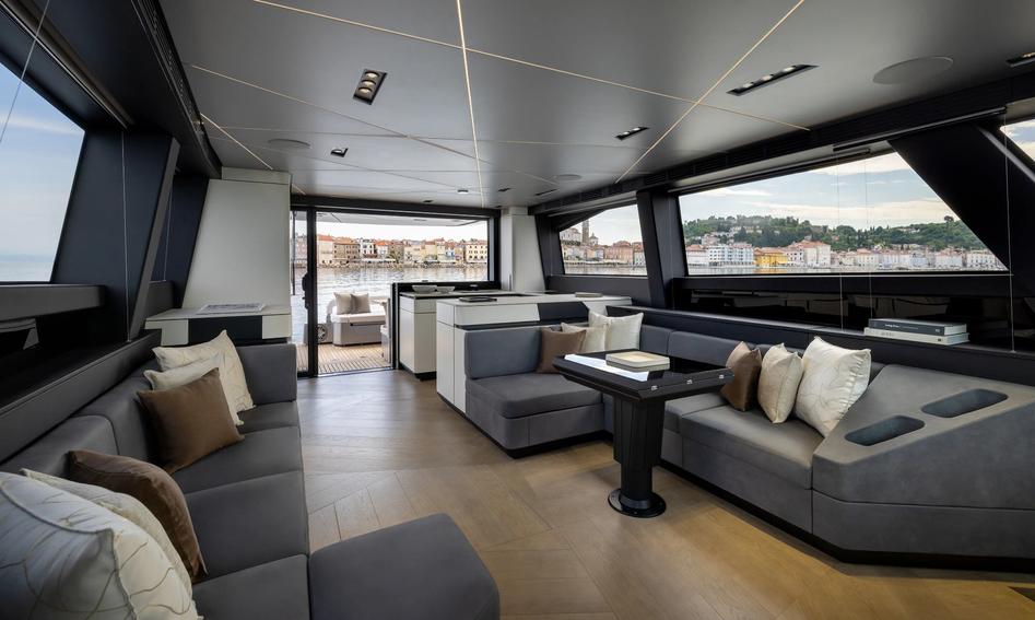 Pershing GTX70, Interior