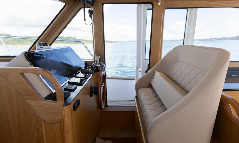 Cockwells Duchy 35 , Helm Station