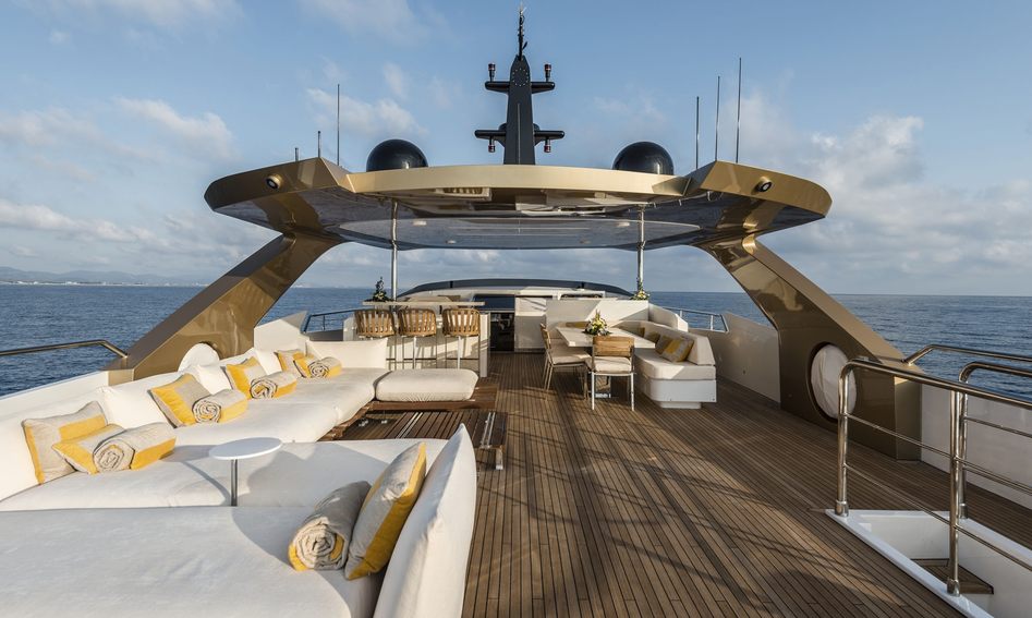 Maiora 30 Walkaround, Fly Deck/Sportdeck
