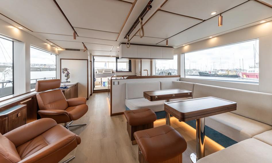 Steeler Ocean Explorer 67 , Interior