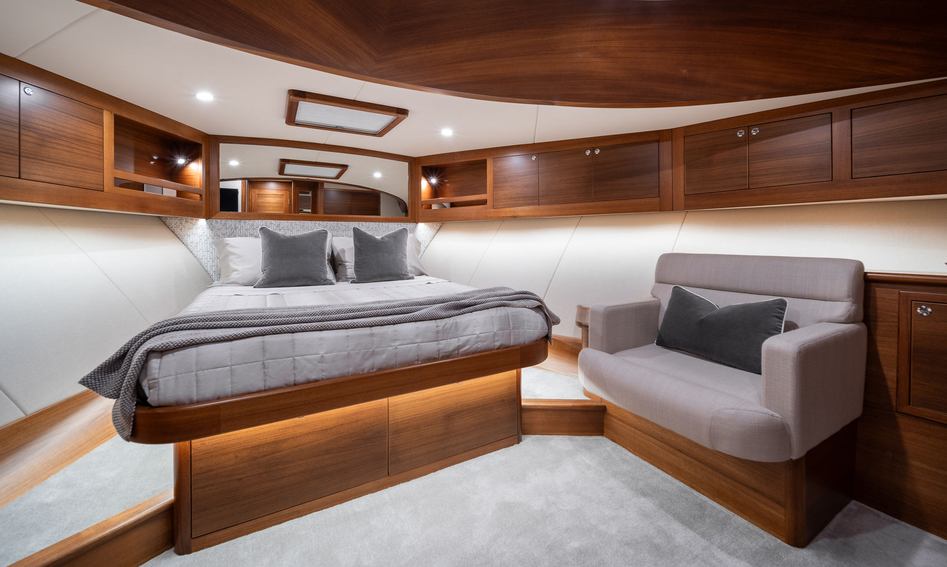 Palm Beach PB70 Flybridge, Accommodation