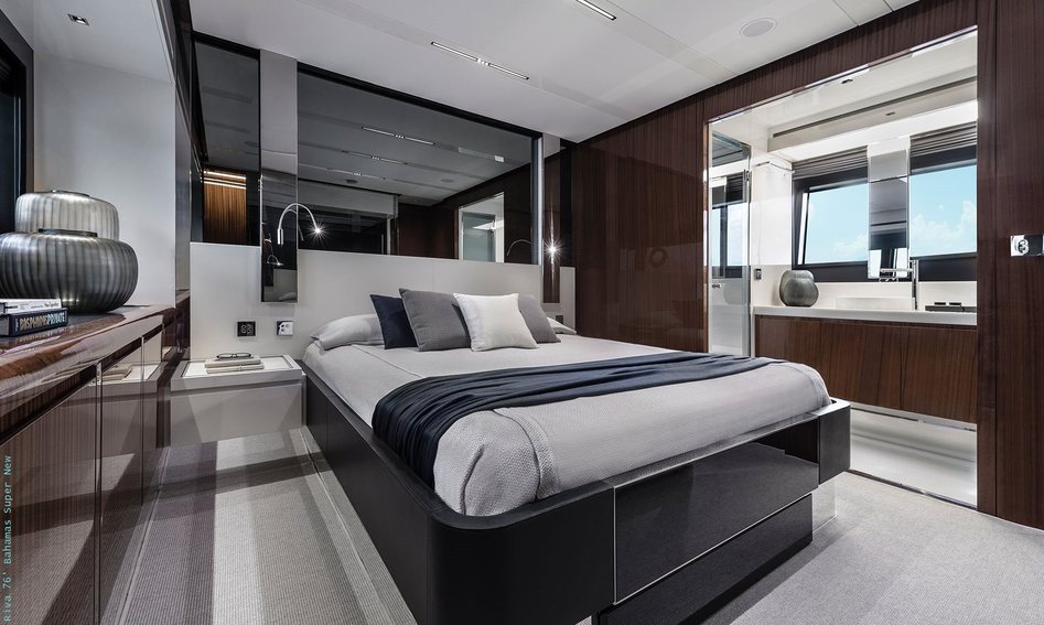 Riva 76&#039; Bahamas Super, Accommodation