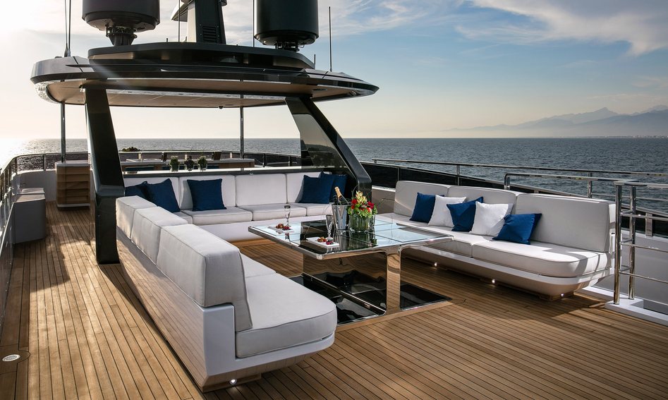 Mangusta Oceano 43, Fly Deck/Sportdeck